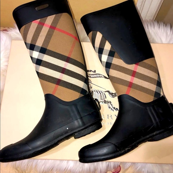 Burberry boots - Picture 2 of 6